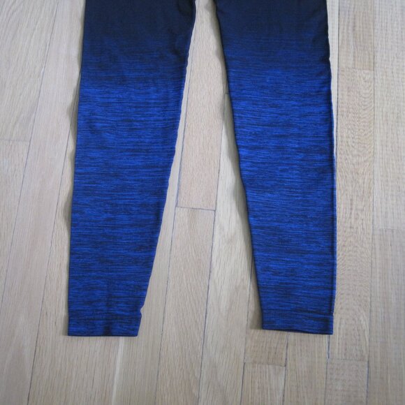 CodeFit Black and Blue Ombre Seamless 7/8 Length Legging L/XL - Picture 3 of 6